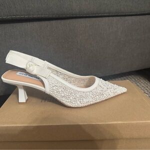 Steve Madden White Heels Elegant Design